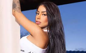 MC Mirella por Reprodução