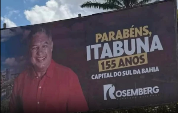 Outdoor com data errada chamou atenção dos moradores