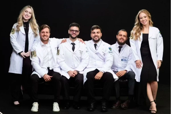 Primos se formaram na mesma turma