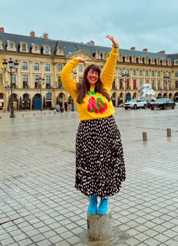 Raíza Costa é diretora de arte, apresentadora e confeiteira por Reprodução / Redes Sociais