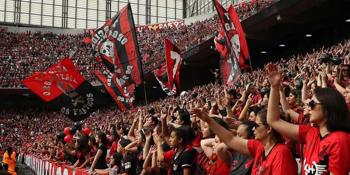 Torcida do Athletico por Divulgação