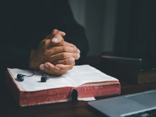 Imagem - Pastor é preso por abusar de jovens da igreja em sessões espirituais