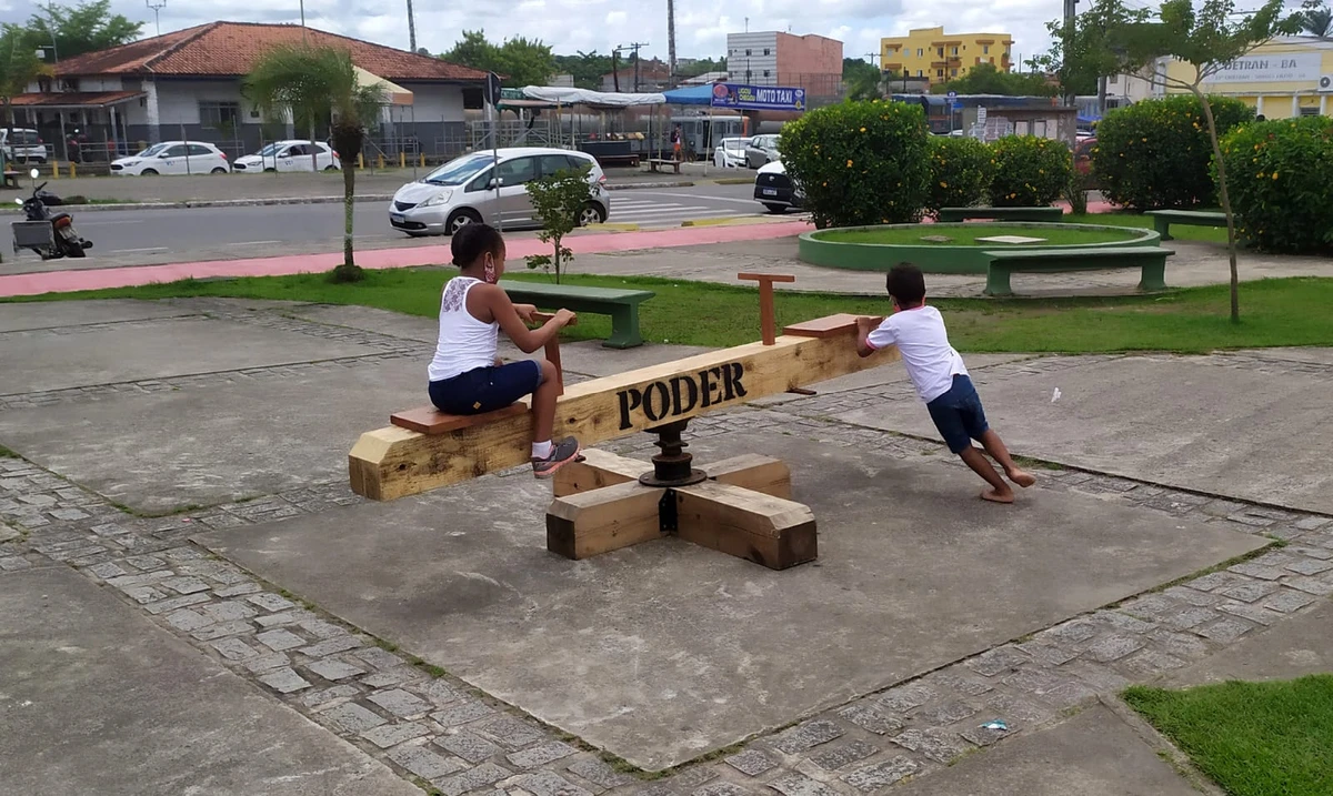 A Gangorra, do artista Augusto Leal