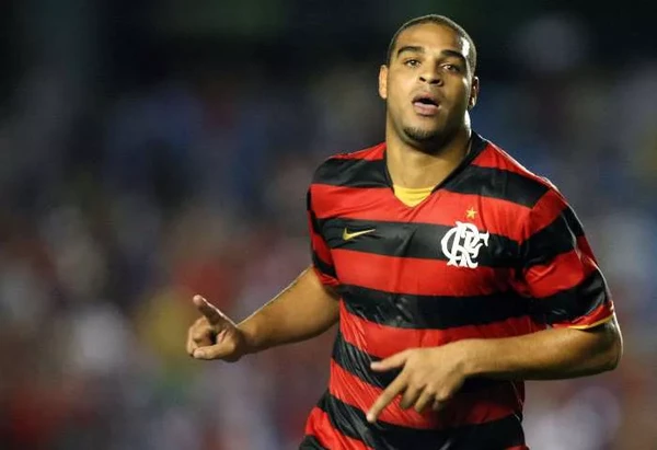 Adriano (Flamengo) - 10 gols a essa altura em 2009 por Divulgação