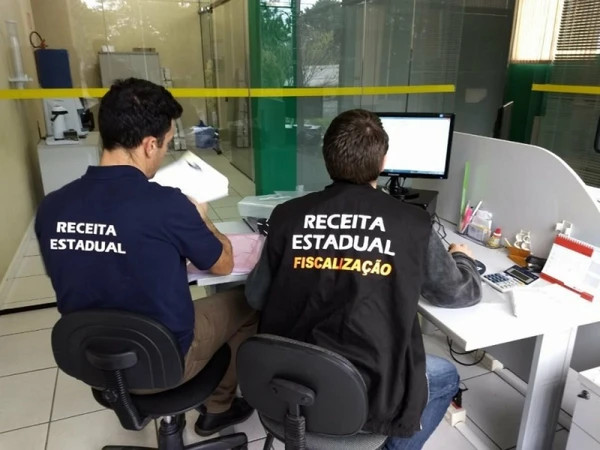Auditores trabalham em órgãos do estado por Reprodução