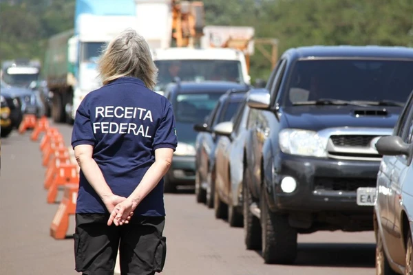 Auditores trabalham na Receita Federal