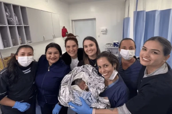 Bebê nasceu em pronto-socorro