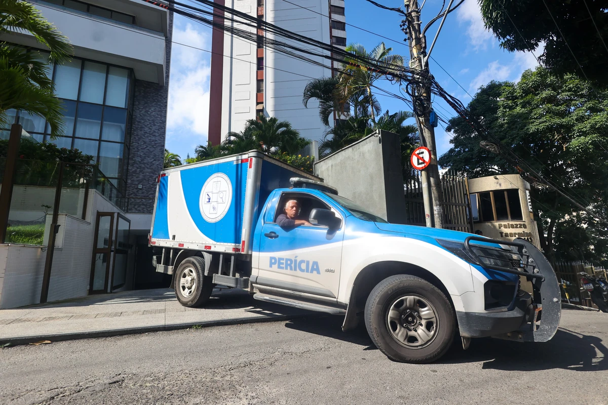 Corpo foi encontrado no edíficio Panorama, na Barra por Marina Silva/CORREIO
