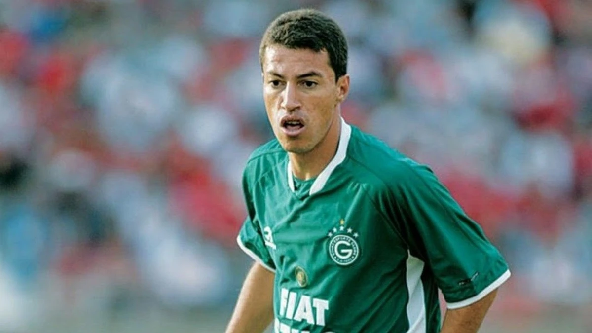 Dimba (Goiás) - 13 gols a essa altura em 2003 por Reprodução