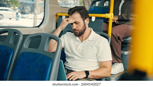 Dor de cabeça pode ser sintoma de graves doenças por Shutterstock