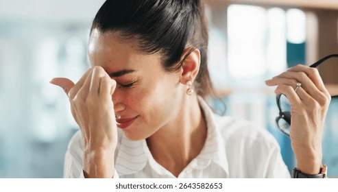 Dor de cabeça pode ser sintoma de graves doenças por Shutterstock