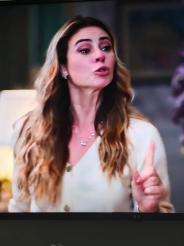 Paolla Oliveira dá show no papel de Heleninha por Reprodução