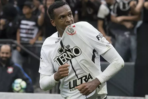 Jô (Corinthians) - 9 gols a essa altura em 2017 por Reprodução