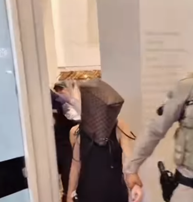 Mulher detida suspeita de furto em shopping de Salvador por Reprodução