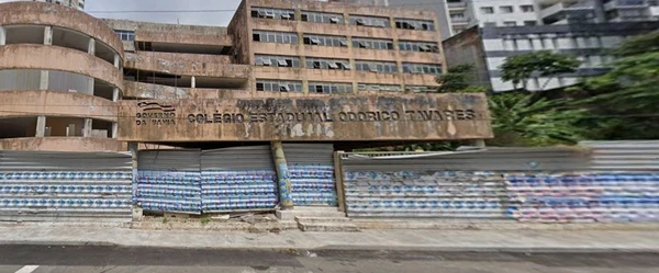 Tradicional em Salvador, imóvel do Colégio Odorico Tavares vai a leilão por Google Streer View