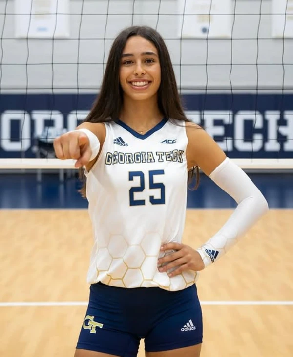 Vitória Belfort é jogadora de vôlei por Reprodução