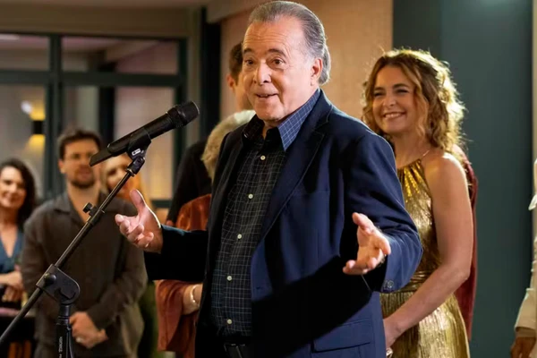 Abel (Tony Ramos) em festa de 60 anos da Boaz
