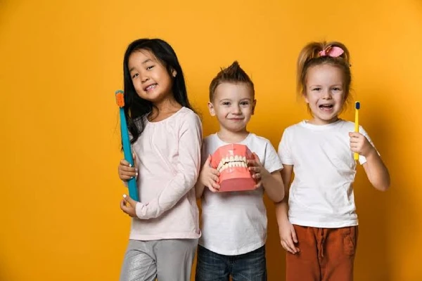Ação educativa gratuita voltada à prevenção de cáries em crianças, de 5 a 12 ano