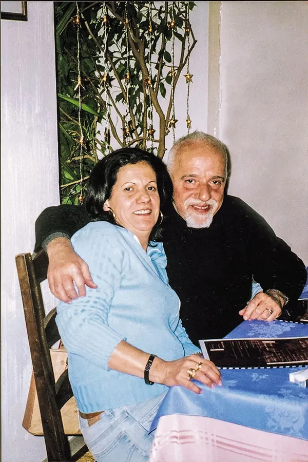 Adelaide Scritori e Paulo Coelho por Arquivo Pessoal