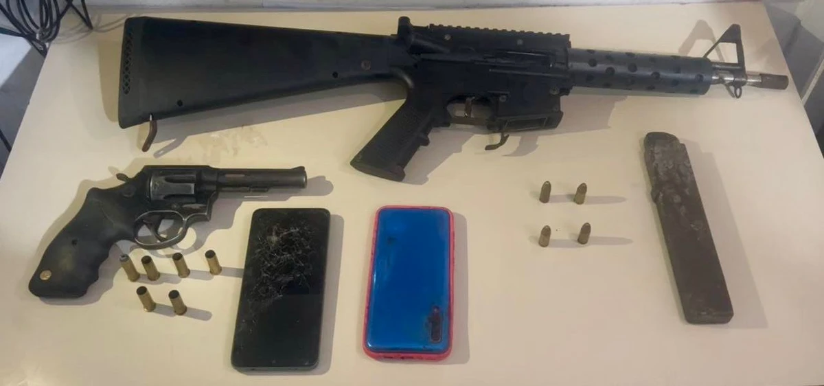 Armas foram apreendidas com traficantes do BDM por Reprodução