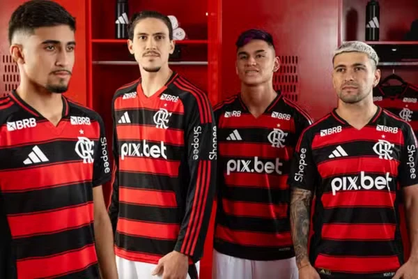 Flamengo - R$ 700 (authentic) / R$ 400 (jogo) / R$ 200 (torcedor) por Divulgação