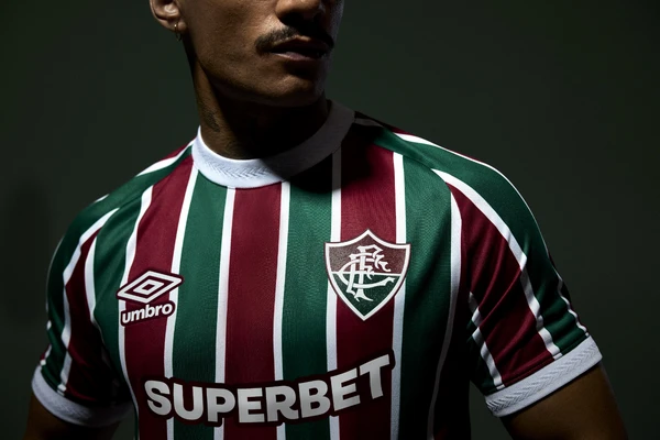 Fluminense - R$ 470 (jogador) / R$ 370 (torcedor)  por Divulgação