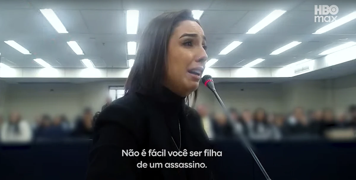 Isabela Tibcherani durante depoimento no julgamento por Reprodução