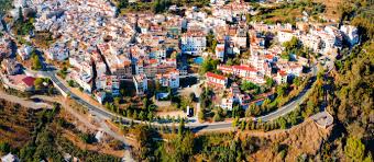 Lanjarón, na Espanha por Reprodução