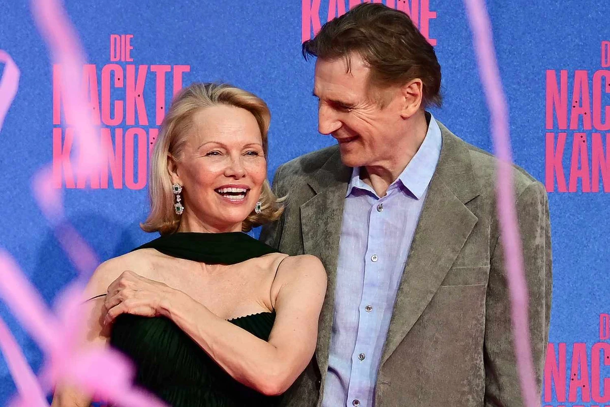 Liam Neeson e Pamela Anderson  por Reprodução / Getty Images