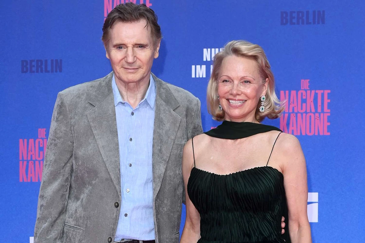 Liam Neeson e Pamela Anderson  por Reprodução / Getty Images