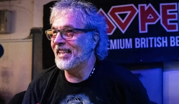 Paul Mario Day, primeiro vocalista do Iron Maiden, morre aos 69 anos