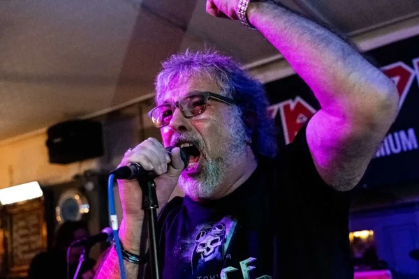 Paul Mario Day, primeiro vocalista do Iron Maiden, morre aos 69 anos por Reprodução