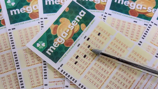 Um economista romeno-australiano chamado conseguiu driblar o sistema da loteria