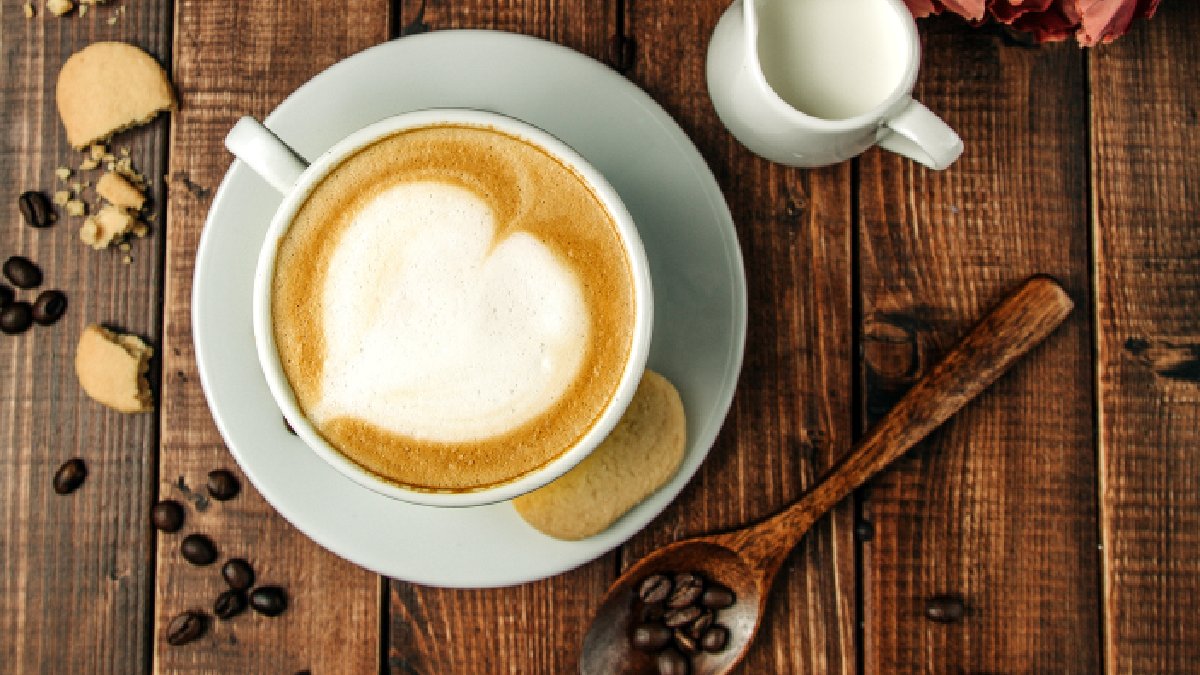 Você toma café com leite todo dia? Especialistas alertam sobre erros ...