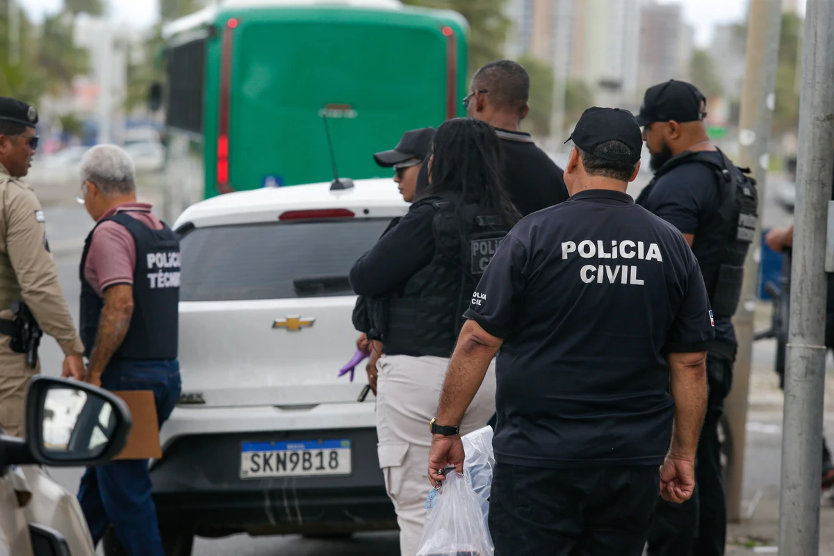 Carro foi atingido por pelo menos 12 disparos por Arisson Marinho/CORREIO