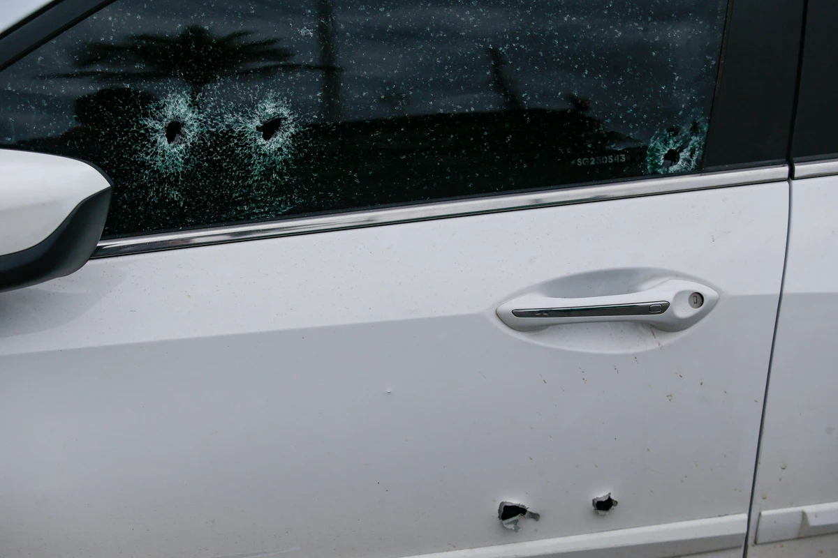Carro foi atingido por pelo menos 12 disparos por Arisson Marinho/CORREIO