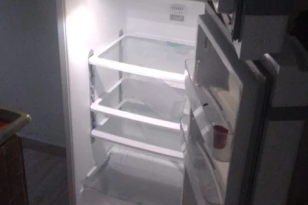Corpo da criança de 9 anos foi encontrado em uma geladeira