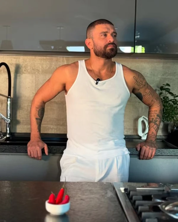 Diogo Nogueira chama atenção após transplante capilar por Reprodução/Instagram