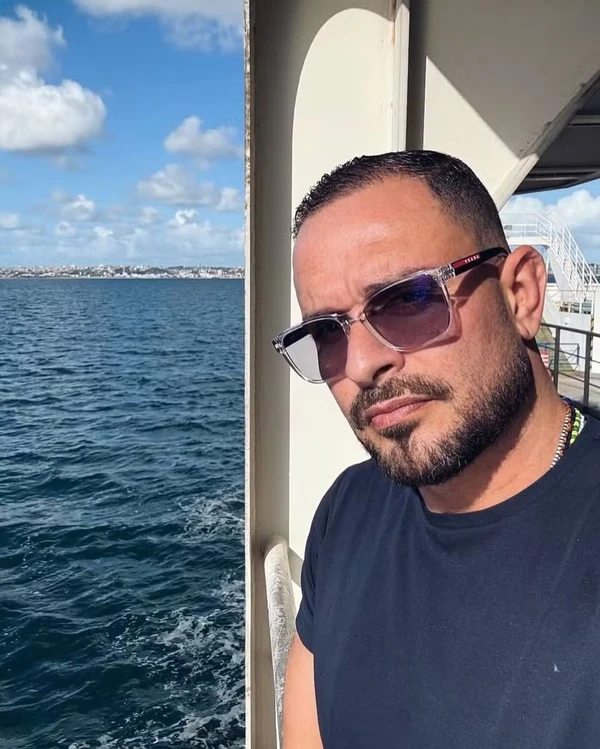 Diogo Nogueira chama atenção após transplante capilar por Reprodução/Instagram