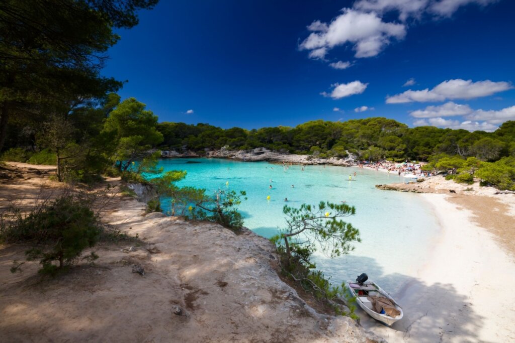 Cala Turqueta é perfeita para famílias com crianças (Imagem: Anetta Starowicz | Shutterstock) 