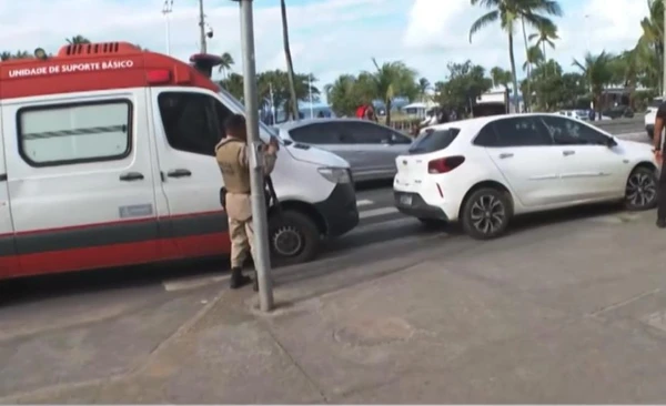 Motorista dentro de carro foi alvo de disparos em Piatã por Reprodução/TV Bahia