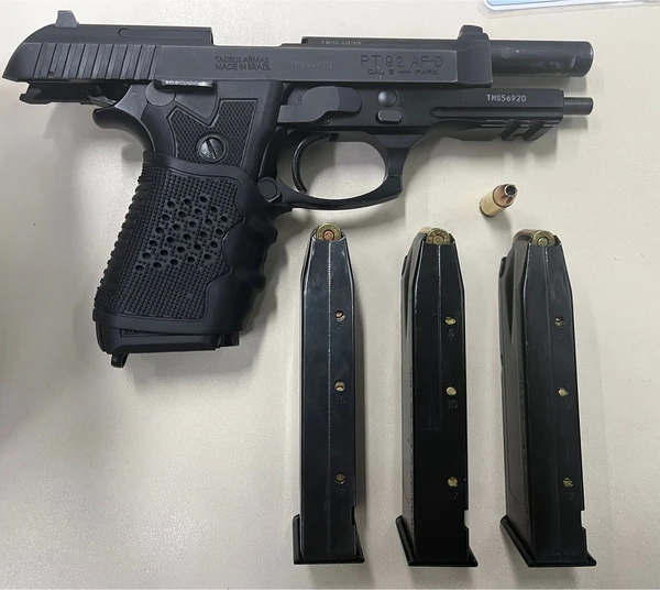 Pistola é apreendida com homem que alegava ser policial penal