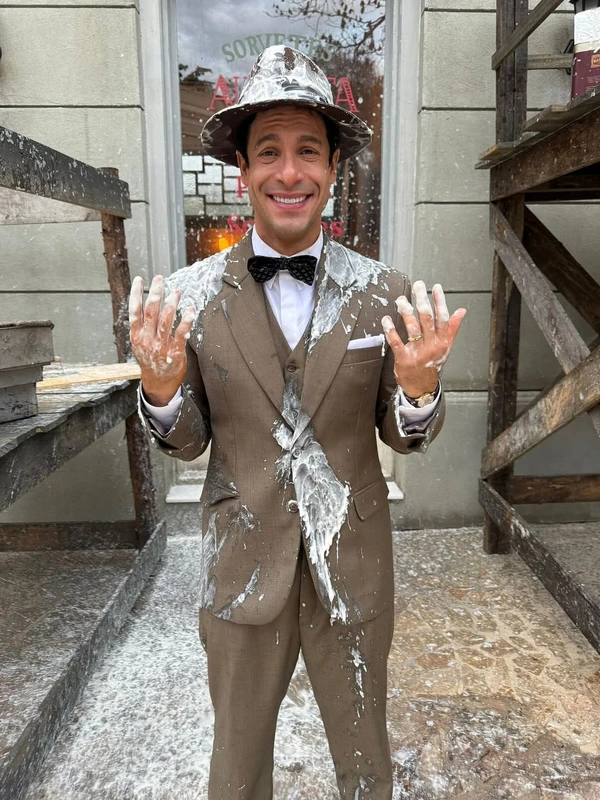 Rainer Cadete nos bastidores de "Êta mundo melhor!" por Reprodução/Instagram