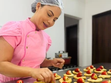 Imagem - Baiana fatura até R$ 60 mil em um mês ensinando a fazer morango do amor