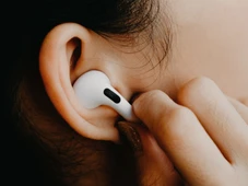 Imagem - Fones de ouvido podem aumentar sintomas e atrapalhar tratamento de quem tem ansiedade; entenda