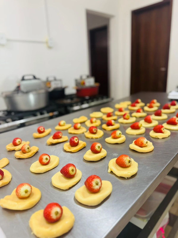 Ela, que já tinham produzido ebooks ensinando técnicas de confeitaria, fez um voltado totalmente para o doce popularizado por Arquivo pessoal