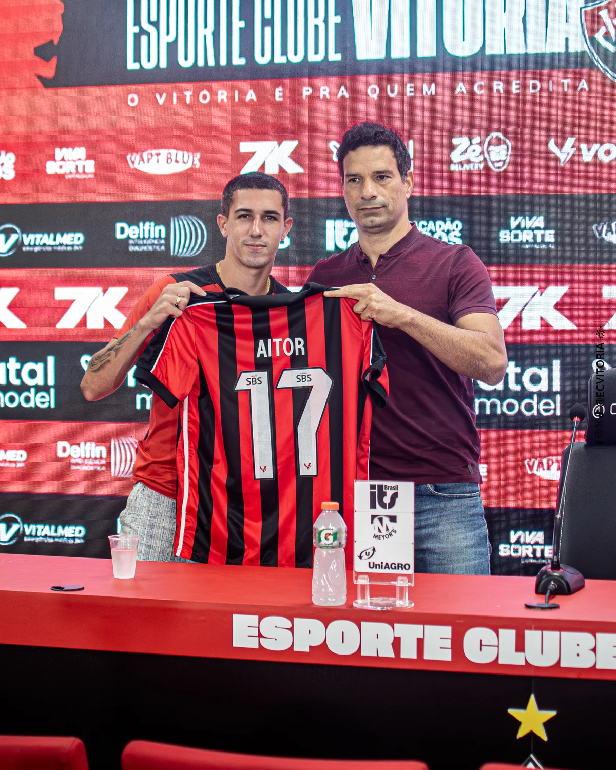 Apresentação de Aitor Cantalapiedra  por Victor Ferreira/EC Vitória