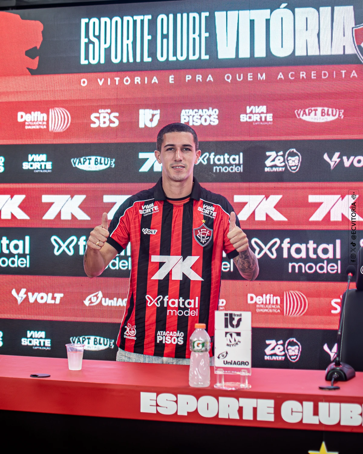 Apresentação de Aitor Cantalapiedra  por Victor Ferreira/EC Vitória