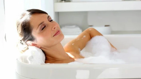 Banho relaxante por Shutterstock