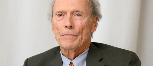 Clint Eastwood  por Reprodução